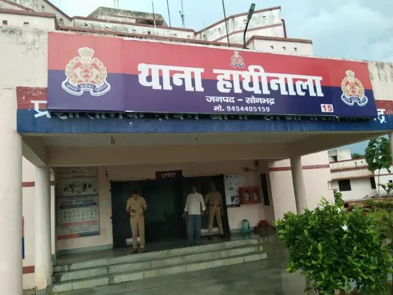 Sonbhadra News: दुपट्टा के सहारे लटकते हुए मिला किशोरी का शव, जांच में जुटी पुलिस.