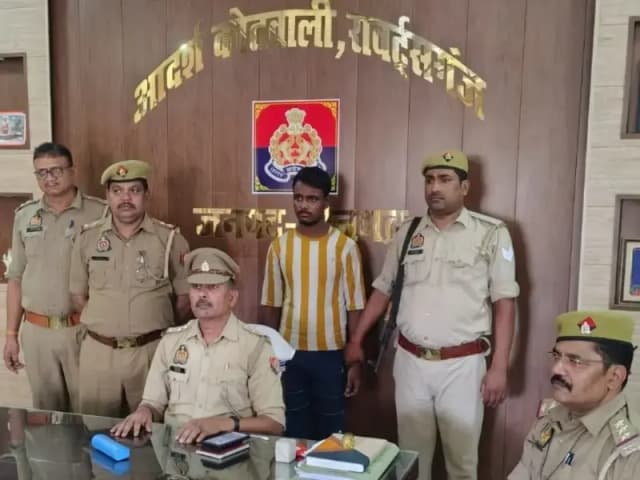 Sonbhadra News: बम रखे जाने की झूठी सूचना देने वाला युवक गिरफ्तार, सूचना पर पुलिस रही थी घंटों हलाकन.