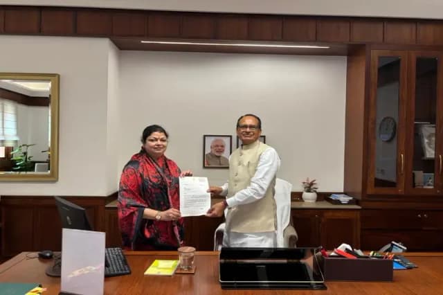 Chandauli News: राज्यसभा सांसद ने चंदौली में एथेनॉल/बायोफ्यूल प्लांट लगाने को लेकर कृषि मंत्री शिवराज सिंह चौहान को पत्रक सौंपा. 