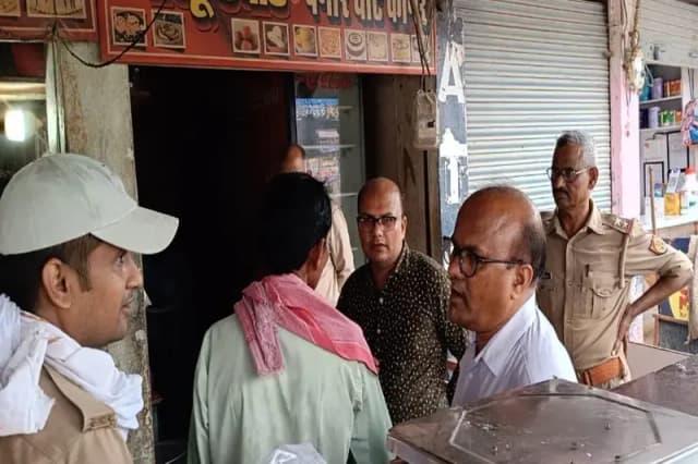 Chandauli News: सैंपलिंग विभाग ने दुकानों पर की छापेमारी छापेमारी.