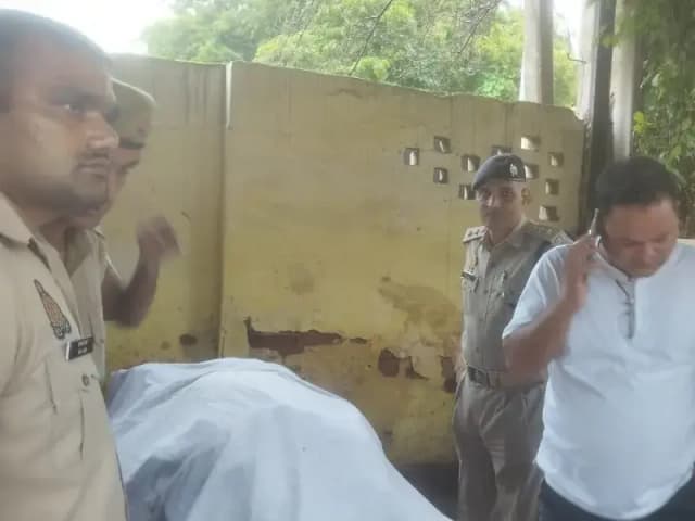 Sonbhadra News: पीएसी जवान ने खुद को मारी गोली, इलाज के दौरान मौत.