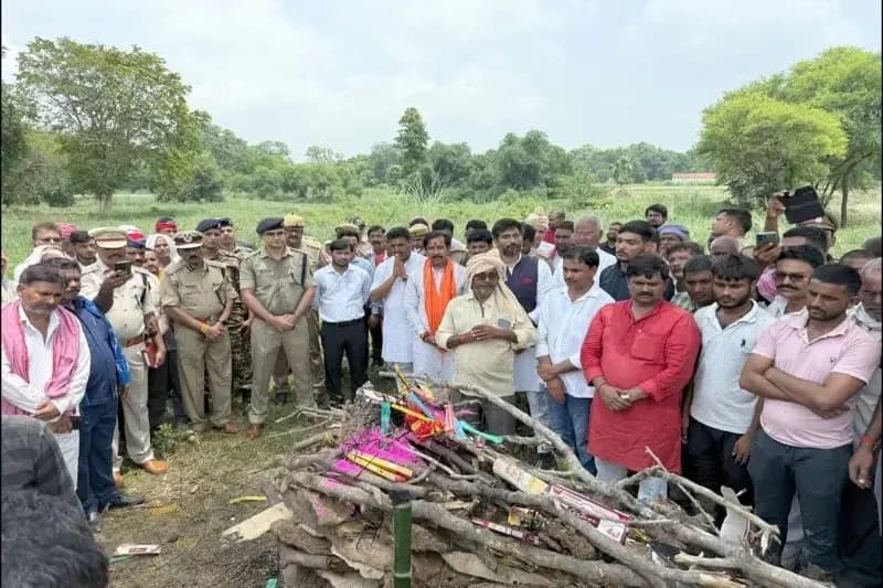 Chandauli News: सीआरपीएफ जवान का शव पहुंचते ही परिजनों में मचा कोहराम. 