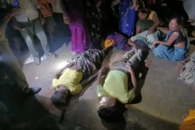  Chandauli News: भरभरा कर गिरा कच्चा मकान, मलबे में दबकर पिता-पुत्र की दर्दनाक मौत.