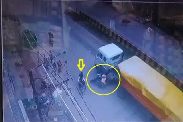 Sonbhadra News: भाई की कलाई पर राखी बांधने निकली महिला और दुग्धमुहे बच्चें की सड़क दुर्घटना में मौत.