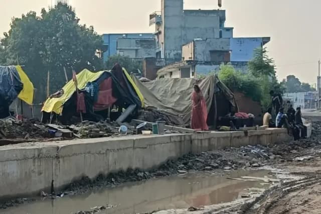 Chandauli News: जमीन आवंटन के बाद भी वनवासियों का नहीं बना आवास.
