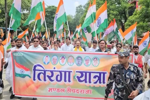 Chandauli News: तिरंगा यात्रा में वन्दे मातरम् से गूंजा इलाका, देशभक्ति के नारों से लोग हुए अभिभूत.
