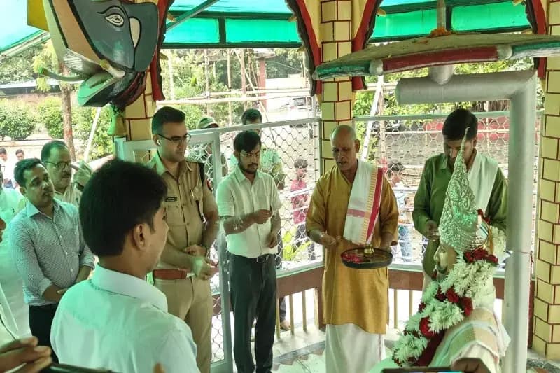 Chandauli News: बाबा कीनाराम जन्मोत्सव को लेकर डीएम व एसपी ने लिया तैयारियों का जायजा.
