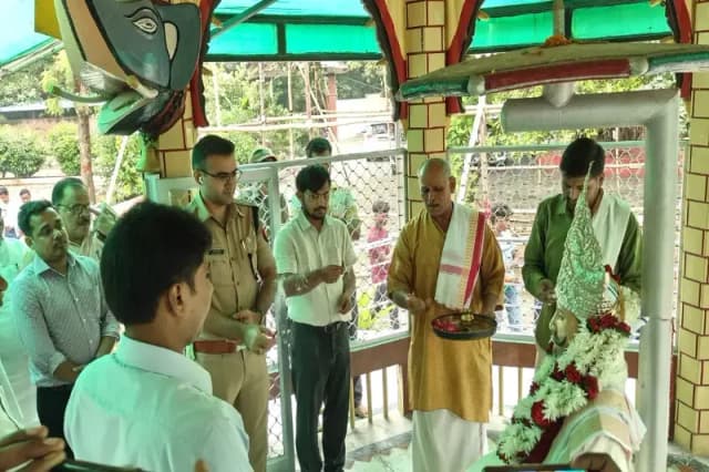 Chandauli News: बाबा कीनाराम जन्मोत्सव को लेकर डीएम व एसपी ने लिया तैयारियों का जायजा.