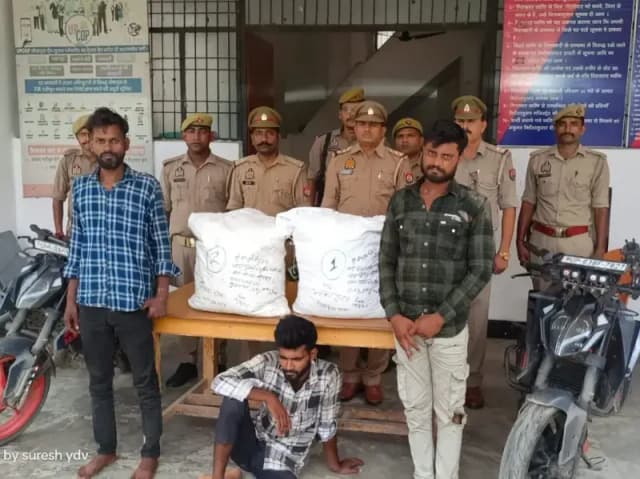 Sonbhadra News: 20 किलो 790 ग्राम गांजे के साथ तीन तस्कर गिरफ्तार, दो केटीएम बाइक भी बरामद.
