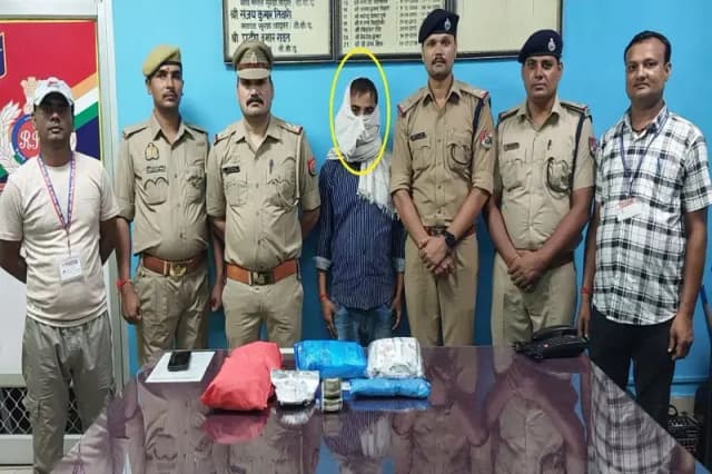 Chandauli News: आरपीएफ जीआरपी ने 11 किलोग्राम चांदी के साथ एक तस्कर को पकड़ा.Story By: संदीप कुमार, बड़े बाबू, डीडीयू नगर. 