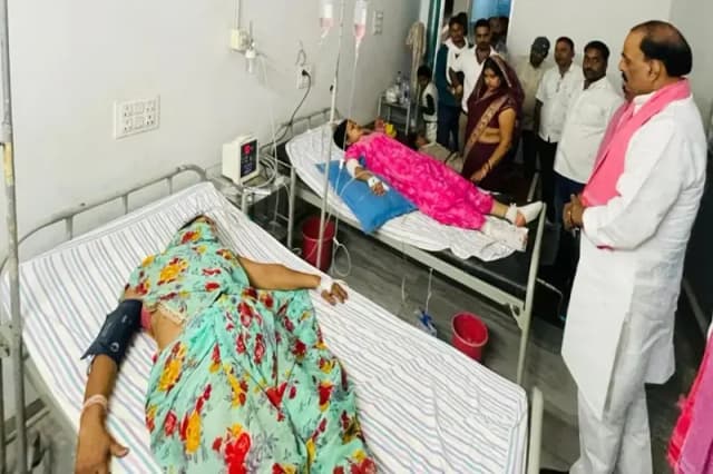 Chandauli News: सपा विधायक ने हाईटेंशन करंट से झुलसे महिलाओं को मुआवजा दिलाने की उठाई मांग.
