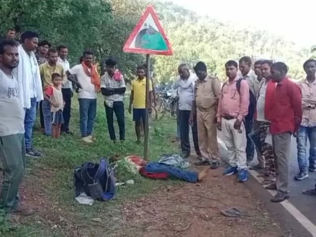 Sonbhadra News: अज्ञात बाइक के टक्कर से युवक की मौत, परिजनों में मचा कोहराम.