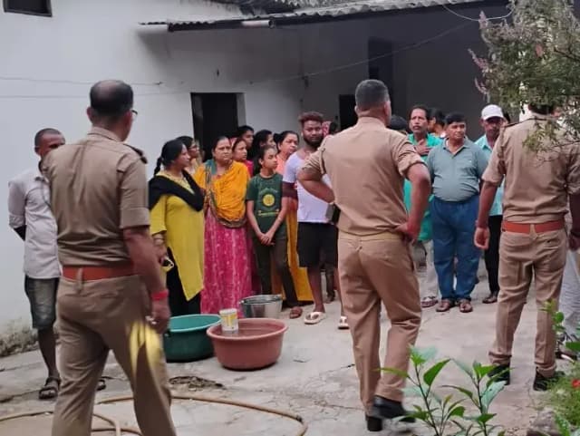Sonbhadra News: पारिवारिक कलह से अजीज आकर महिला ने लगाई फांसी, मचा कोहराम.