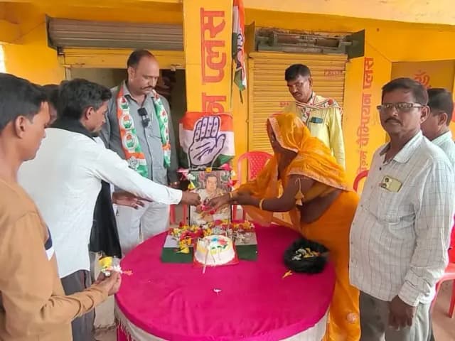 Sonbhadra News: सद्भावना दिवस के रूप में मनाई गई भारत रत्न राजीव गांधी की जयंती, दी भावभीनी श्रद्धांजलि.