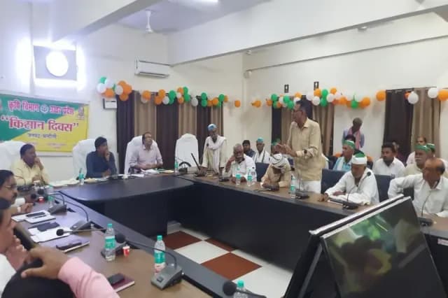 Chandauli News: किसान दिवस में हुआ जमकर हंगामा, डीएम और सीडीओ के सामने किसानों ने खोली अधिकारियों की पोल.