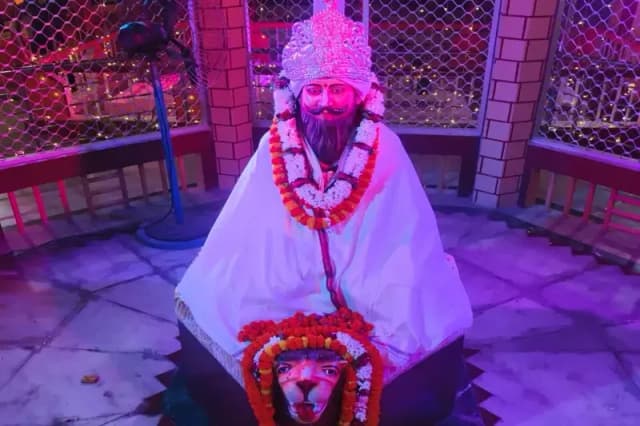 Chandauli News: बाबा कीनाराम का पूजन अर्चन और सोहर गीत के साथ प्रारम्भ हुआ तीन दिवसीय महोत्सव.