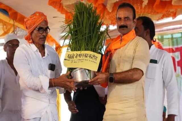 Chandauli News: विधायक सुशील सिंह ने कहा, अपने भाई और बेटे पर भरोसा रखिए, नहीं जाने देंगे किसानों की उपजाऊ जमीन.
