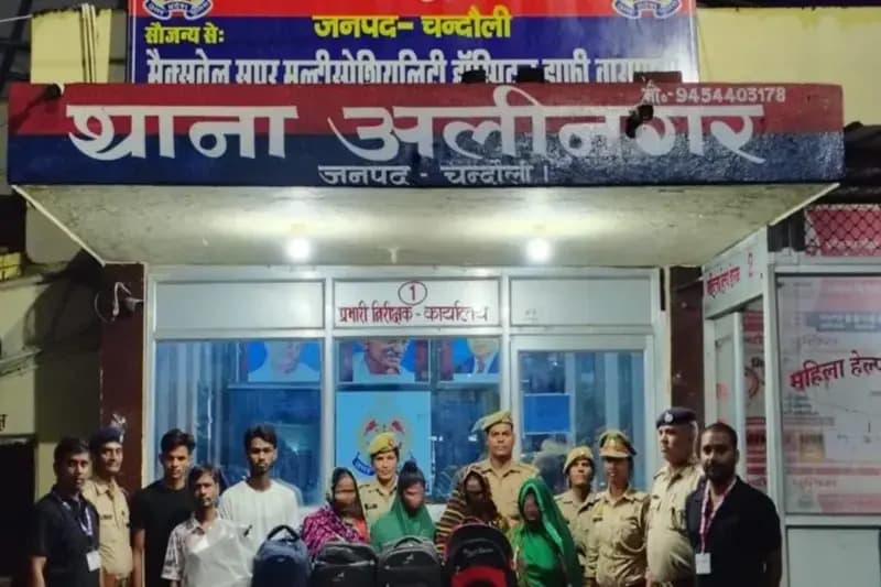 Chandauli News: 98 लीटर अवैध शराब के साथ अलीनगर पुलिस व आरपीएफ ने 8 शराब तस्करों को किया गिरफ्तार.