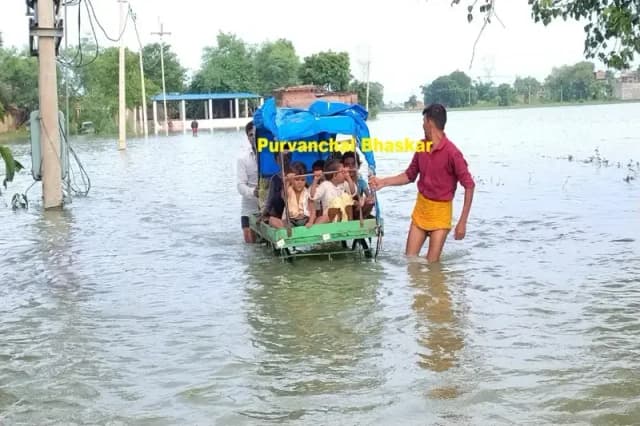 Chandauli News: भैसही और करेमुआ गांव टापू में तब्दील, मंगलवार सुबह तक नहीं पहुंची मदद, खोखले साबित हुए जिला प्रशासन के दावे. 