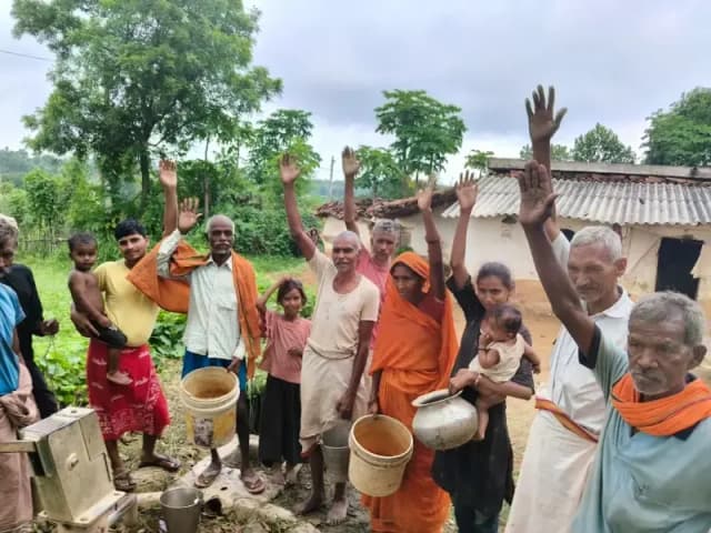 Sonbhadra News: पानी को लेकर जगह-जगह प्रदर्शन, जनहित में नहीं हो रहा उपयोग लाखों रुपये का फंड.
