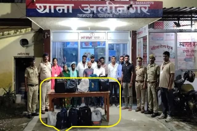 Chandauli News: दो महिला तस्कर सहित दो शराब तस्करों को आरपीएफ और अलीनगर पुलिस ने पकड़ा.
