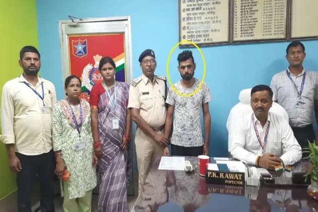 Chandauli News: सीमांचल एक्सप्रेस से बरामद हुए छह नाबालिग, एक बाल तस्कर गिरफ्तार. 