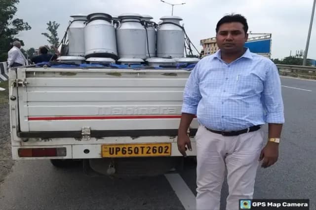 Chandauli News: विधायक सुशील सिंह के निर्देश पर खाद्य सुरक्षा विभाग की छापेमारी, मिलावटी दूध व क्रीम जब्त, कैमिकल को किया गया नष्ट.
