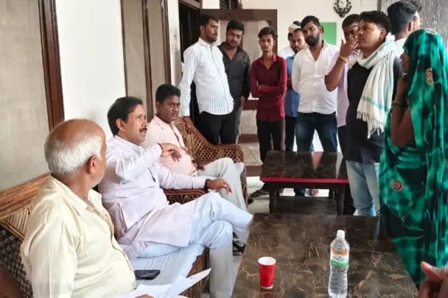 Chandauli News: भू‑स्वामियों को मुआवजा वितरण न होने पर मंत्री ने जताई नाराज़गी.