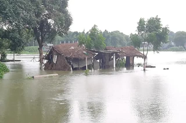 Chandauli News: बाढ़ से प्रभावित साढ़े सात हजार किसानों को मिलेगा मुआवजा.