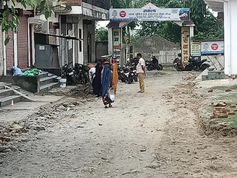 Sonbhadra News: अच्छी खासी सड़क को तोड़कर फिर से बनाने पर विवाद, स्थलीय के साथ-साथ सोशल मिडिया पर लोगों ने किया गुस्सा जाहिर.