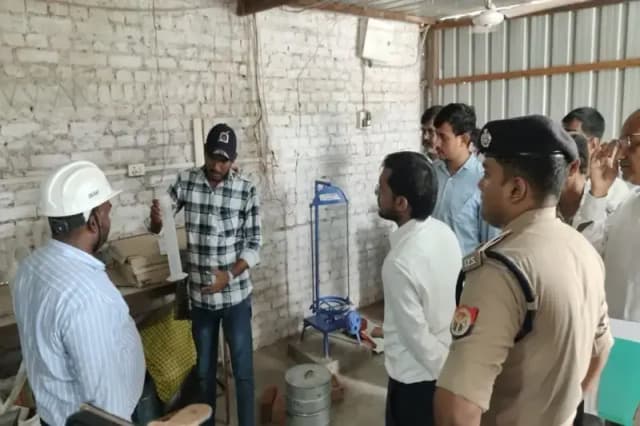 Chandauli News: डीएम ने एएसपी संग किया निर्माणधीन पुलिस लाइन और जनपद न्यालय परिसर का निरिक्षण दिए आवश्यक निर्देश.