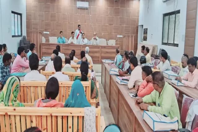 Chandauli News: एसडीएम ने दिए निर्देश, मतदाता सूची का डोर-टू-डोर बीएलओ करे सत्यापन.
