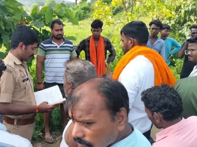 Sonbhadra News: संदिग्ध परिस्थितियों में मिला नाले में युवक का शव, हत्या की आशंका!