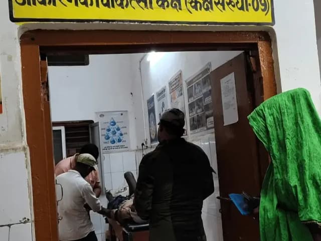 Sonbhadra News: भूत प्रेत के चक्कर में पड़ोसी ने दंपति पर किया हमला,पत्नी की मौत पति की हालत गंभीर.