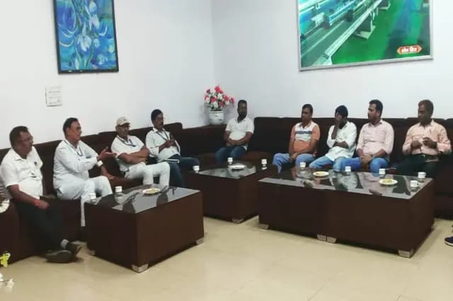 Chandauli News: स्टेशन प्रबंधक का निर्देश, पितृपक्ष मेला के दौरान गया जाने वाली ट्रेनों के प्लेटफार्म नहीं बदले जाएंगे.
