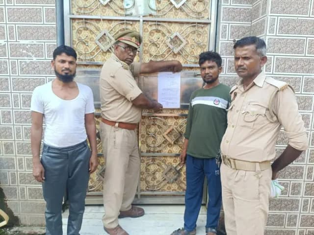 Sonbhadra News: एनडीपीएस एक्ट के आरोपी अनीश अंसारी को नोटिस, सरेंडर नहीं होने पर होगी कुर्की की कार्रवाई, कराई गईं मुनादी