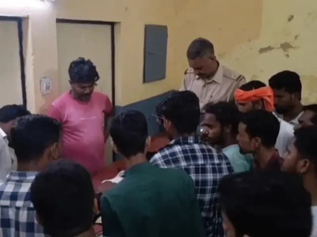 Sonbhadra News:  गिट्टी से भरे बेकाबू टीपर ने मासूम को मारी जोरदार टक्कर, 4 साल के मासूम आयान की मौत.