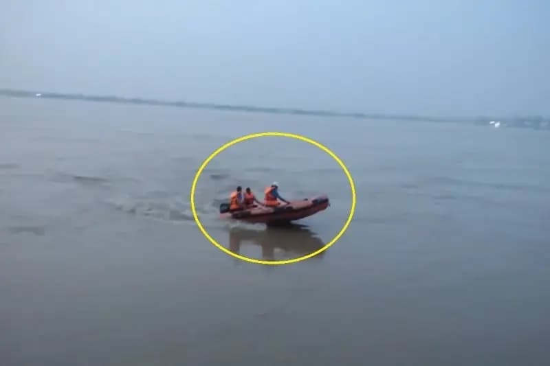Chandauli News: गंगा किनारे सेल्फी लेना किशोर को पड़ा महंगा, गंगा में डूबने से हुई मौत, शव की तलाश जारी. 