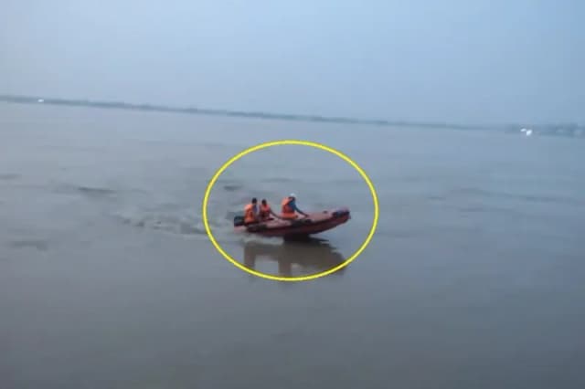 Chandauli News: गंगा किनारे सेल्फी लेना किशोर को पड़ा महंगा, गंगा में डूबने से हुई मौत, शव की तलाश जारी. 