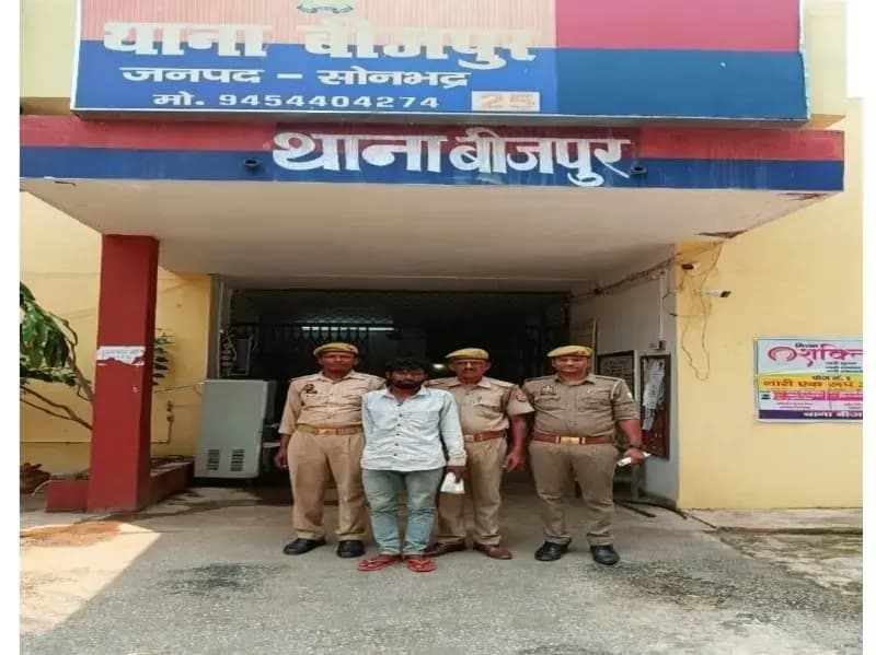 Sonbhadra News: गौ हत्या का आरोपी चढ़ा पुलिस के हत्थे, आरोपी के खिलाफ बजरंग दल ने कठोर कार्रवाई की मांग की.