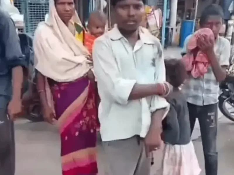 Sonbhadra News: बेकाबू ट्रक ने सवारियों से भरी ऑटो को मारी जोरदार टक्कर, ऑटो पलटने से आधा दर्जन सवारी घायल.