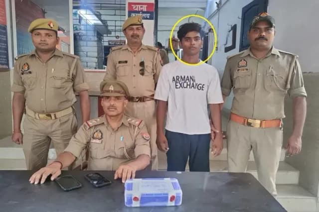 Chandauli News: भौकाल बनाने के लिए व्हाट्सएप पर तमंचा का स्टेटस लगाया, पुलिस ने भेजा जेल.
