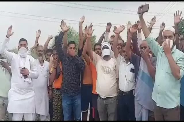 Chandauli News: सीएम योगी के आदेश को धता बताते हुए खुले में फेंका जा रहा है चिकन मटन का अपशिष्ट.