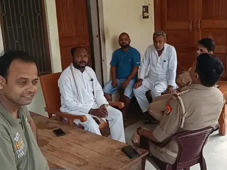 Sonbhadra: पीएम मोदी के काशी दौरे से पहले कांग्रेस जिलाध्यक्ष सहित कई नेता नजरबंद, नेताओं को हाउस अरेस्ट कर पुलिस ने रोके रखा. 