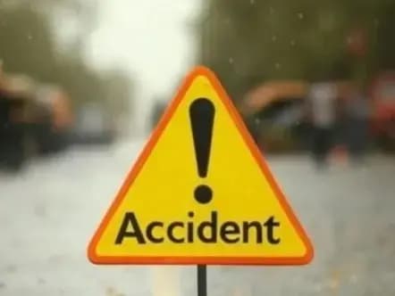 Sonbhadra News: राख परिवहन में लगी हाईवा ने अधेड़ को कुचला, इलाज के दौरान मौत.
