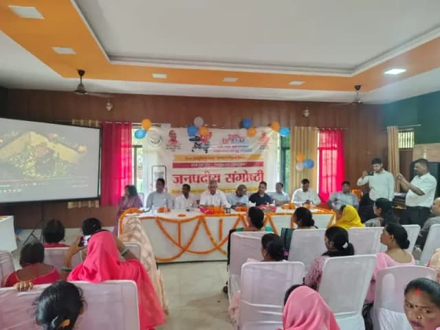 Sonbhadra News: उत्तर प्रदेश-विकसित उत्तर प्रदेश 2047 जनपदीय संगोष्ठी का आयोजन, स्थानीय उत्पादों सहित पर्यटन विकास पर हुई चर्चा.