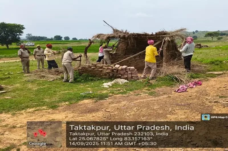 Chandauli News: अवैध खनन पर वन विभाग की टीम ने मारा छापा, मौके से लोडर और ट्रैक्टर को किया जब्त, वन भूमि से हटाया गया अतिक्रमण.
