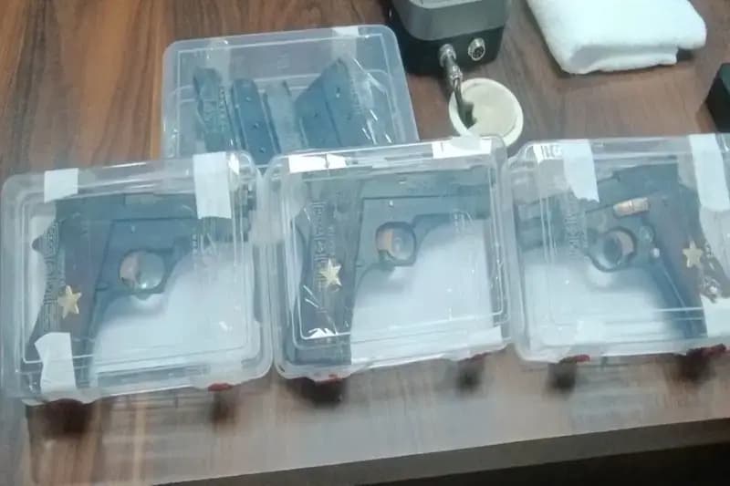 Chandauli News: गंगा पुल पर पकड़ा गया असलहा तस्कर, तस्कर के बैग में मिला मेड इन यूएसए पांच पिस्टल और पांच मैगजीन  