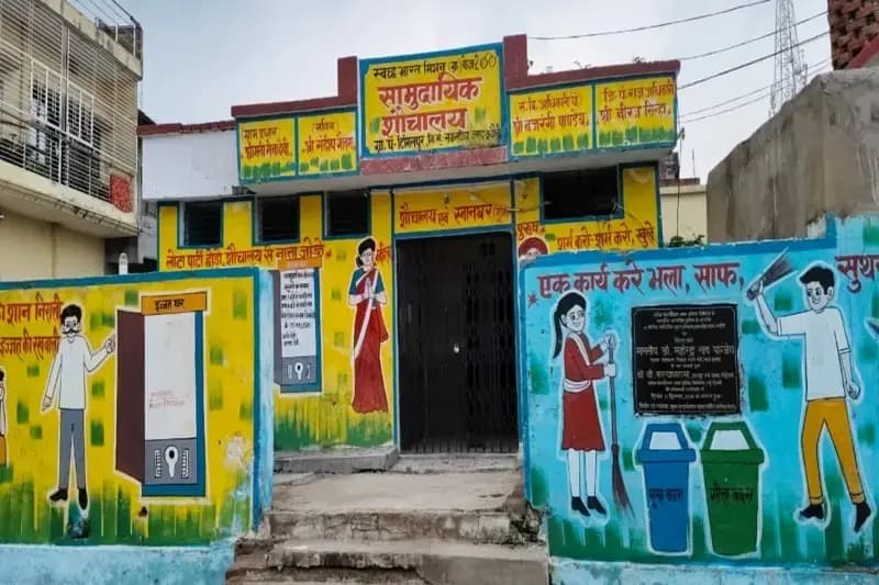 Chandauli News: महीनों से बंद पड़ा टिमिलपुर में सामुदायिक शौचालय, डॉ महेंद्र नाथ पांडेय ने करवाया था निर्माण. 