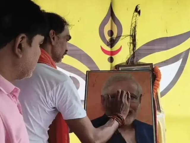 Sonbhadra News: विशेष पूजा, केक काटकर और भव्य भंडारे के बीच आयोजित हुआ PM मोदी का जन्मदिवस का कार्यक्रम.